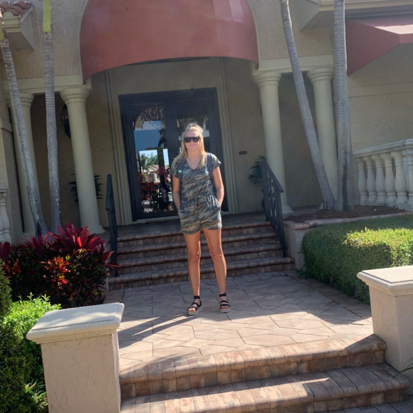 Meet your Posher, Alexis - Picture 1 of 1